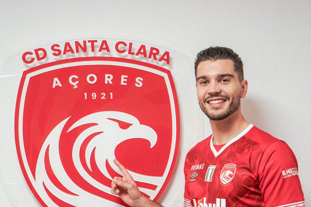 Santa Clara renova com defesa que recupera de lesão grave