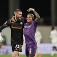 De Gea celebra dois penáltis defendidos e Bruno Fernandes reage