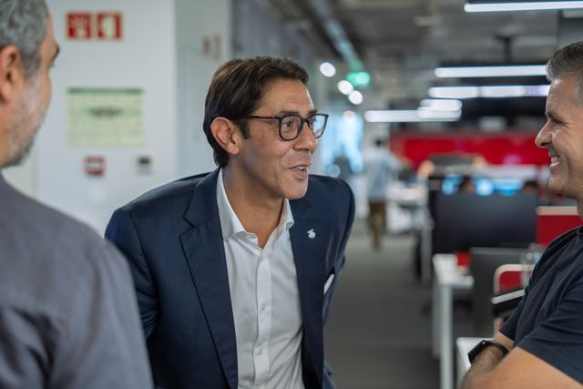 Rui Costa foi entrevistado na redação de A BOLA - Foto Breno Barison