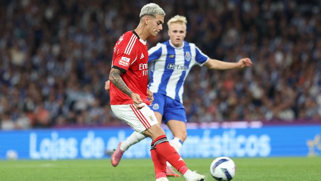 Barrenechea, do Benfica, e Froholdt, do FC Porto - Foto: CATARINA MORAIS/KAPTA+