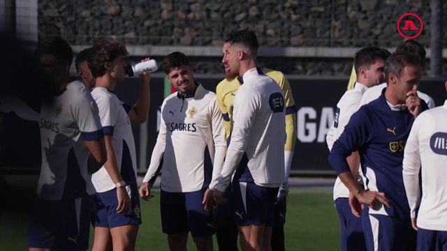 Primeiro treino do estágio com todos os 25 convocados disponíveis