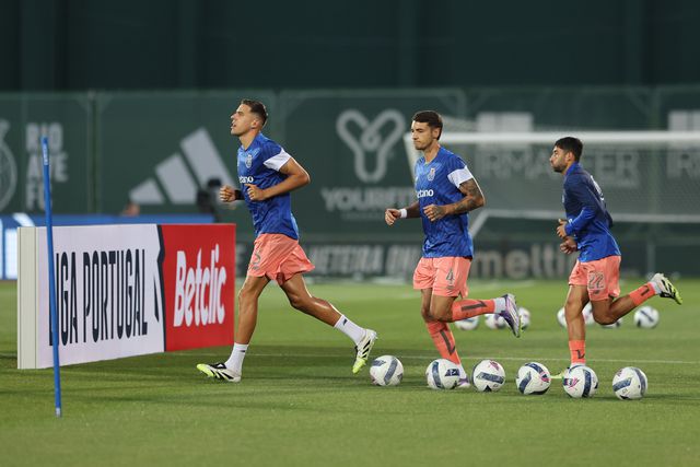 Bednarek e Kiwior formam dupla à porva de bala no FC Porto - Foto: Catarina Morais/KAPTA+