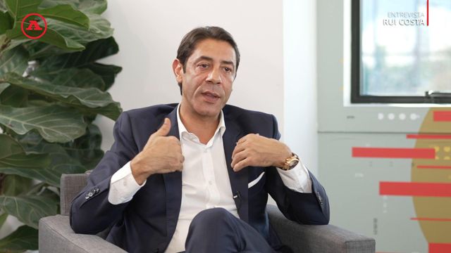 «Vieira? Tenho ouvido Rui Costa isto, Rui Costa aquilo...»