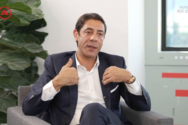 «Vieira? Tenho ouvido Rui Costa isto, Rui Costa aquilo...»