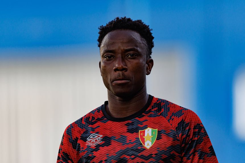 Médio fica ligado aos estrelistas por mais três temporadas