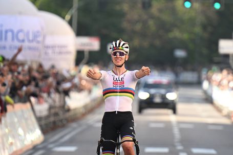 Tadej Pogacar no primeiro Monumento da época     Fotografia Imago