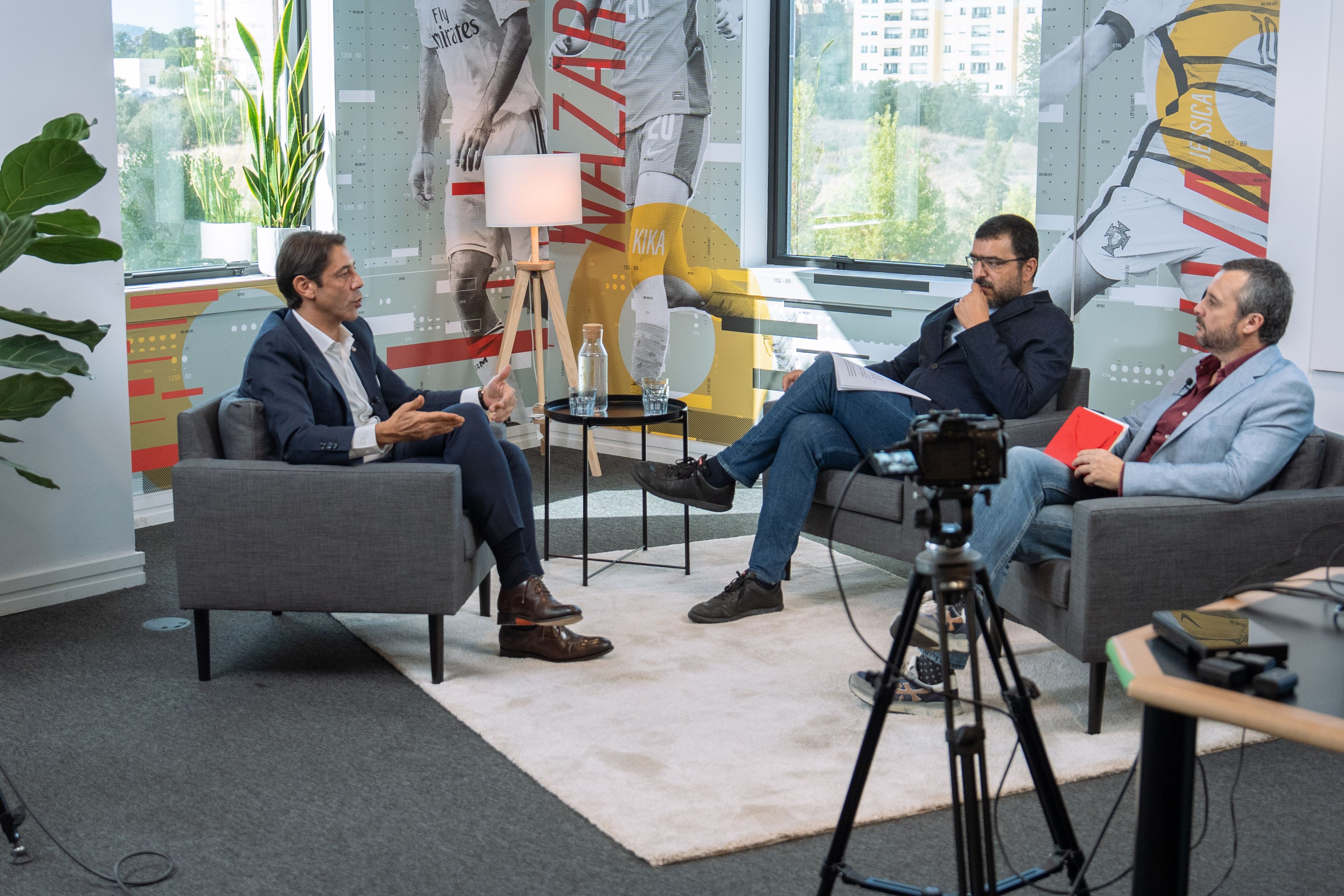 Rui Costa entrevistado em A BOLA - Foto Breno Barison