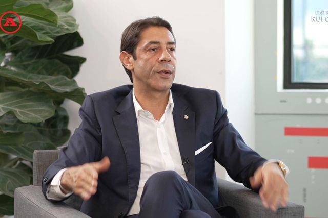 Rui Costa: «Não levo Mourinho para casa se não ficar no Benfica»