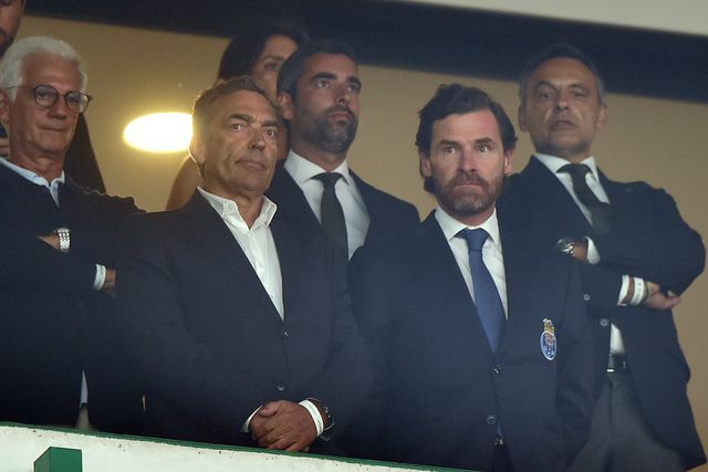 André Villas-Boas ao lado de Reinaldo Teixeira, presidente da Liga - Foto: MIGUEL NUNES