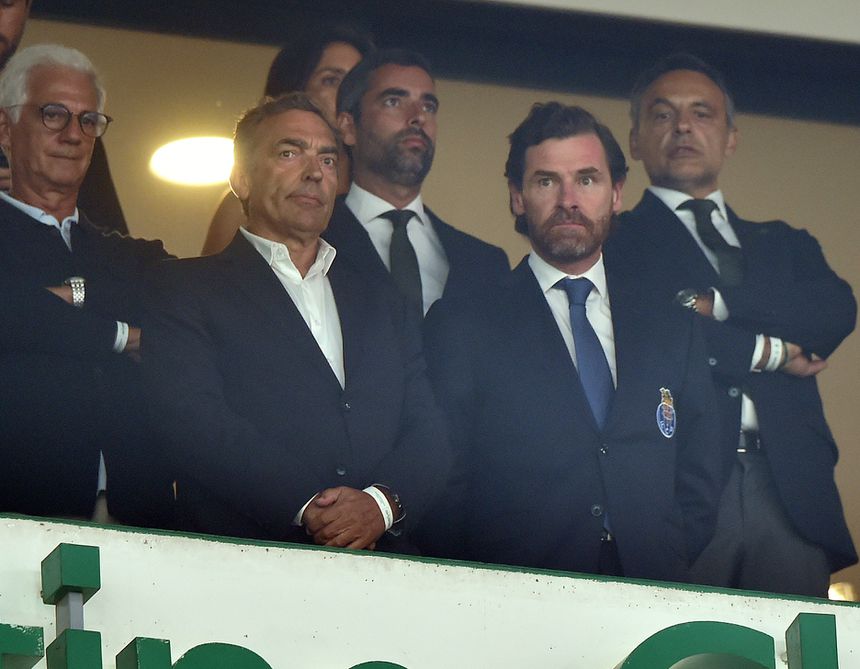 André Villas-Boas ao lado de Reinaldo Teixeira, presidente da Liga - Foto: MIGUEL NUNES