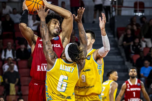 Justice Sueing sem espaço para decidir      Fotografia FIBA