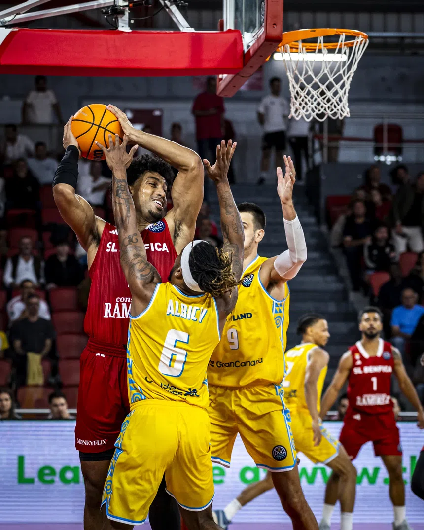 Justice Sueing sem espaço para decidir      Fotografia FIBA