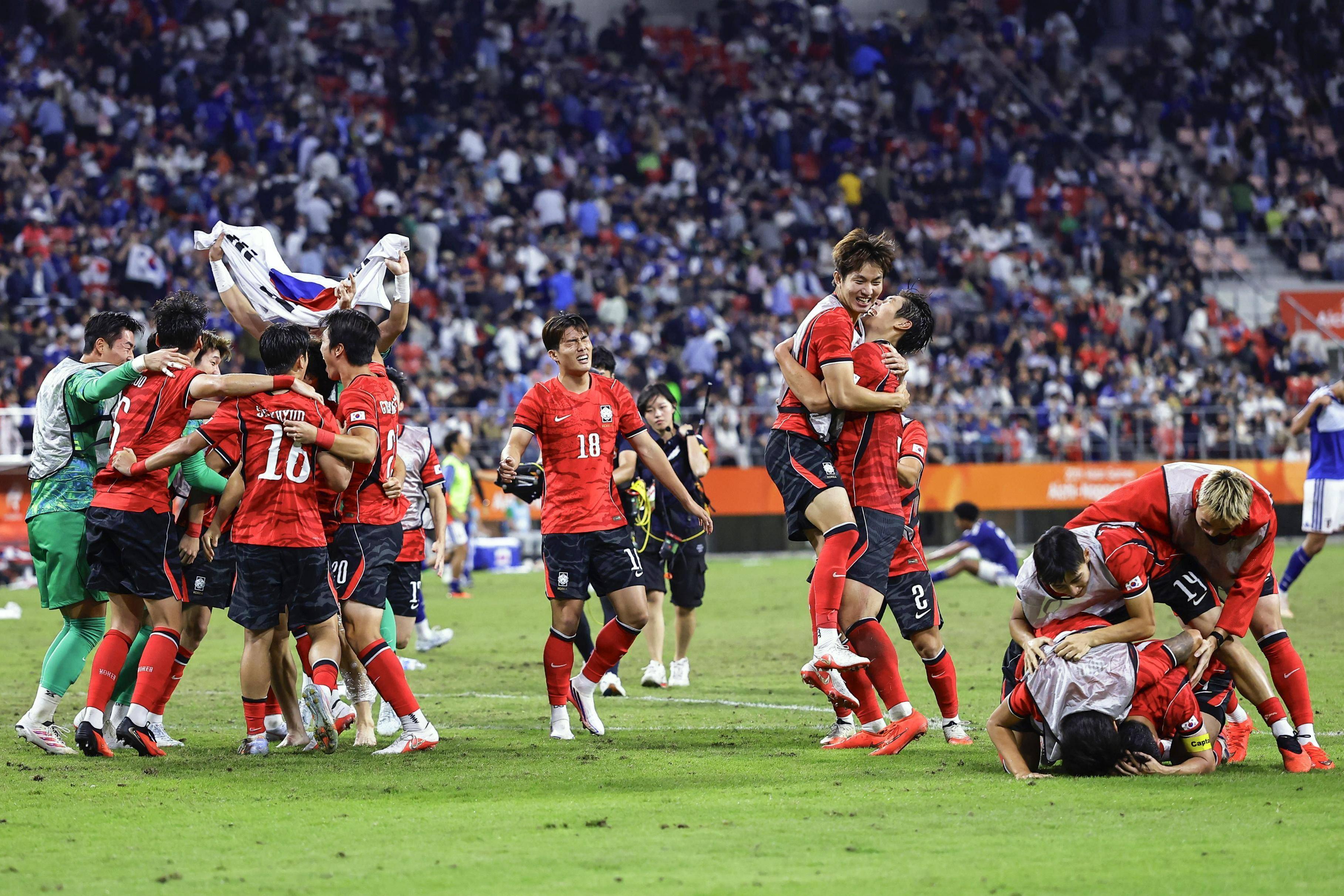 Festejos da Coreia do Sul após o apito final