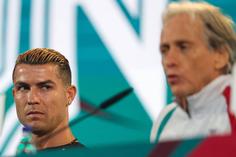 Cristiano Ronaldo e Jorge Jesus em conferência de imprensa ainda antes do caso da Escandinávia — Foto: IMAGO