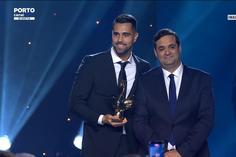 Diogo Costa emociona-se a receber Dragão de Ouro: «É mais fácil falar para a equipa»