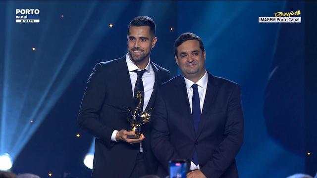 Diogo Costa emociona-se a receber Dragão de Ouro: «É mais fácil falar para a equipa»