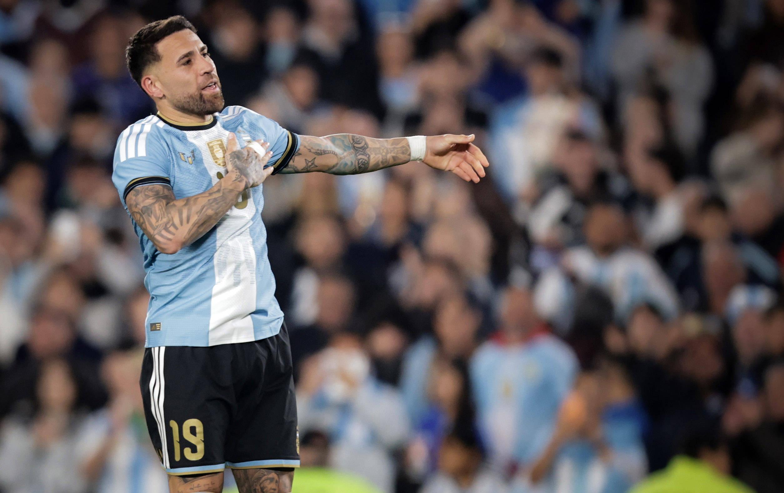 As melhores imagens do adeus de Messi - e Otamendi - à seleção argentina