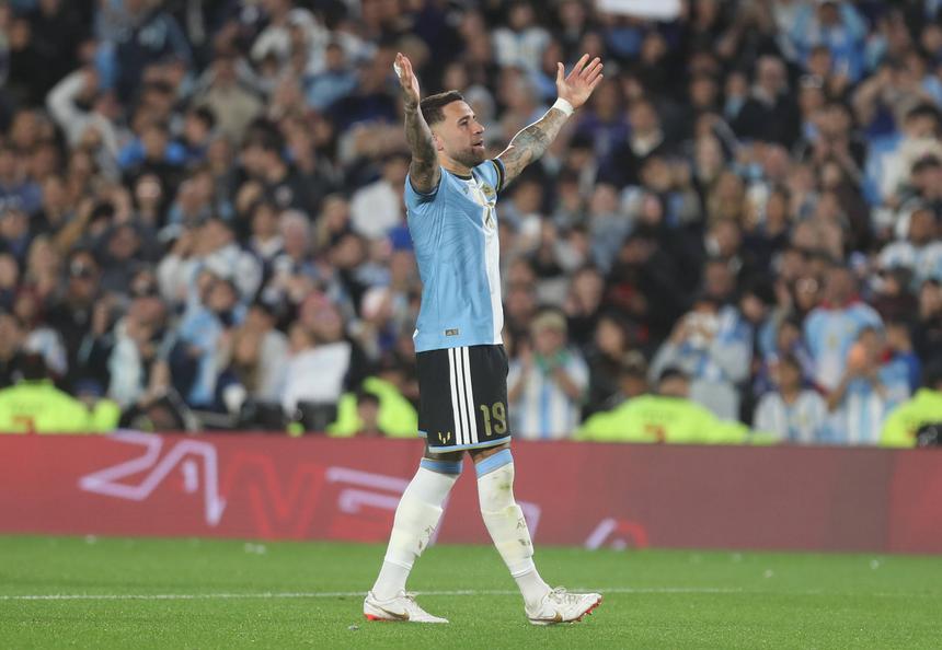 As melhores imagens do adeus de Messi  - e Otamendi à seleção argentina