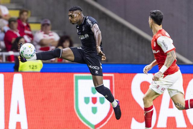 Vitória de Guimarães a (quase) todo o vapor para o Benfica