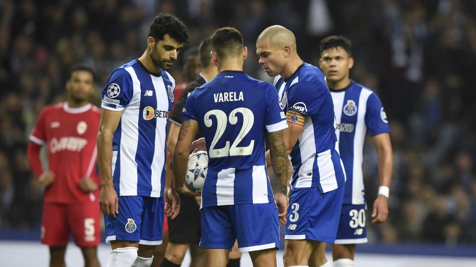 Pepe 'dá' o penálti a Evanilson e FC Porto chega à vantagem (vídeo)