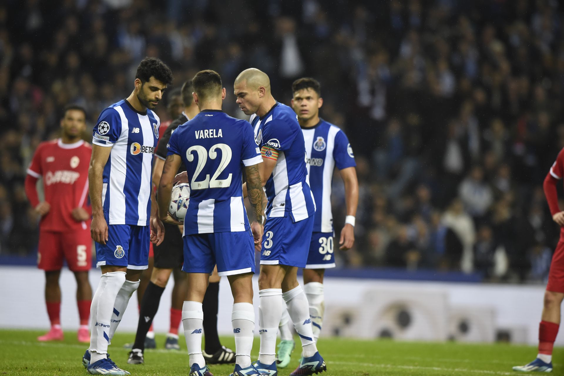 FC Porto-Antuérpia lá fora: Pepe decisivo, essencial alcançado