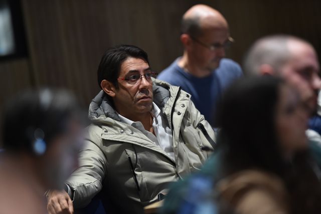 Rui Costa atento a Schmidt