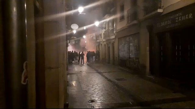 VÍDEO: Pirotecnia na noite encarnada em San Sebastián