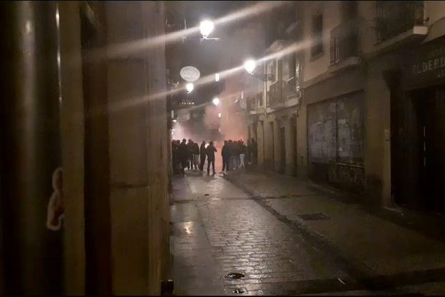 VÍDEO: Pirotecnia na noite encarnada em San Sebastián