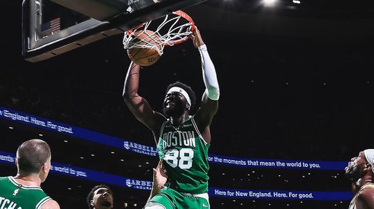 Celtics vencem em Milwaukee com Neemias