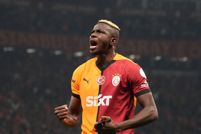 Liga Europa: Osimhen de 'Gala' trava Tottenham