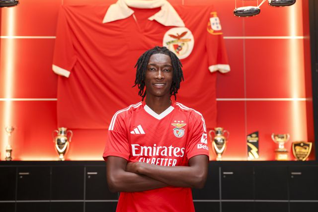 Oficial: Benfica renova com jovem extremo