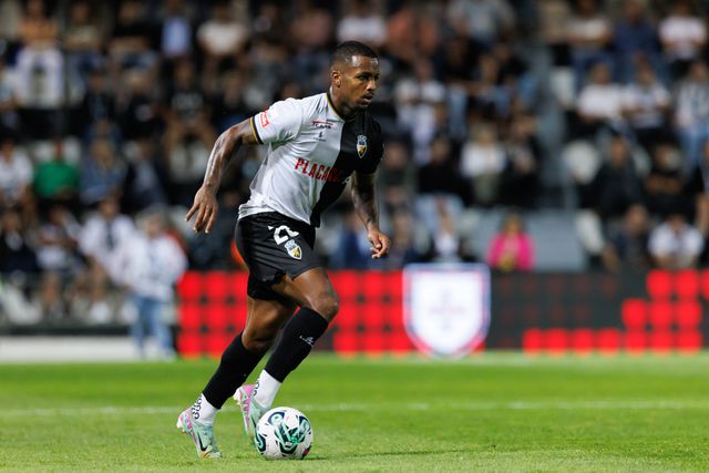 Mercado Farense: Pastor bate com a porta e anuncia saída