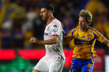 Paulinho foi a jogo pelo Toluca com camisola especial