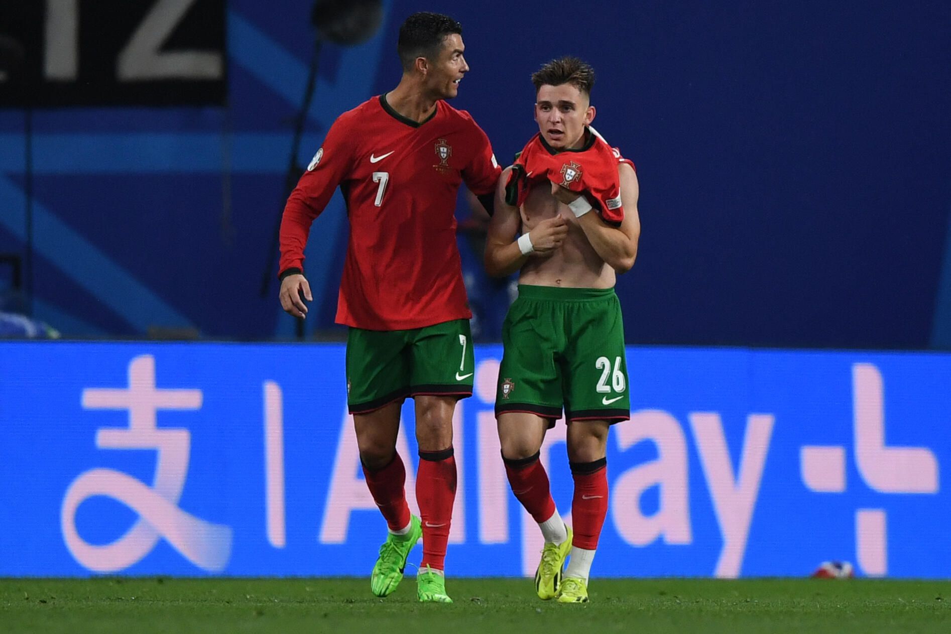 Cristiano Ronaldo e Francisco Conceição, ao serviço da Seleção Nacional - Foto: Miguel Nunes