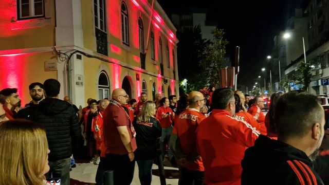 Loucura e fervor benfiquista na chegada de Rui Costa ao Barreiro