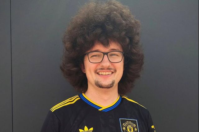 Frank Ilett, o famoso adepto do Man. United que ainda vai estar algum tempo sem cortar o cabelo... - Foto: D. R.