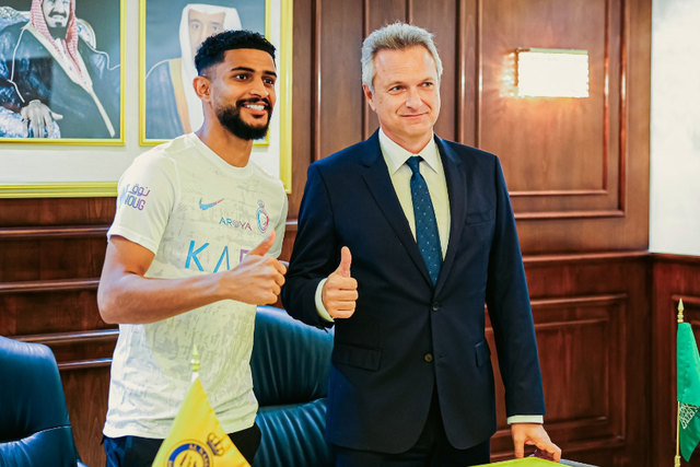 OFICIAL: Al Nassr renova com defesa-central