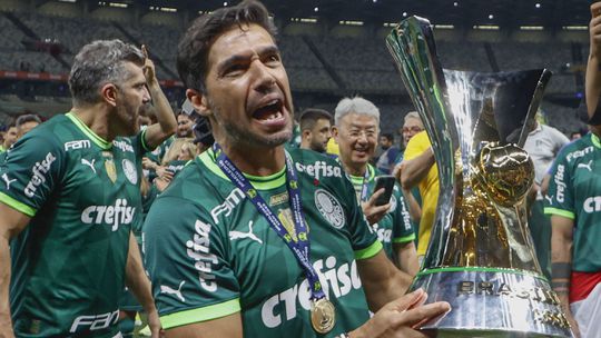 Pedro Proença e Fernando Gomes felicitam Abel Ferreira pela revalidação do título brasileiro