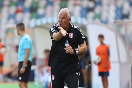 Jorge Costa suspenso após expulsão frente ao Benfica B: «És um cobarde, vou rebentar-te todo»