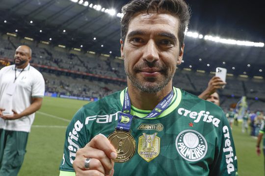 Abel Ferreira anda há três anos a jogar de quatro em quatro dias