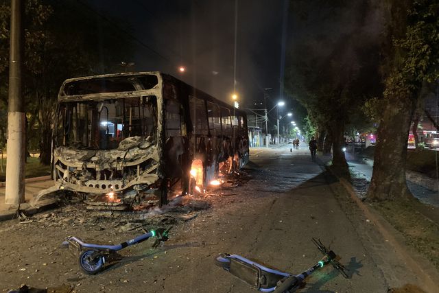 Autocarros incendiados e violência: a reação dos adeptos à descida do Santos
