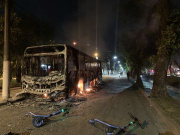 Autocarros incendiados e violência: a reação dos adeptos à descida do Santos