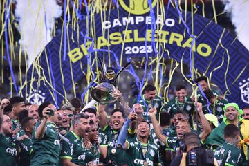 Palmeiras empata com o Cruzeiro e é bicampeão brasileiro