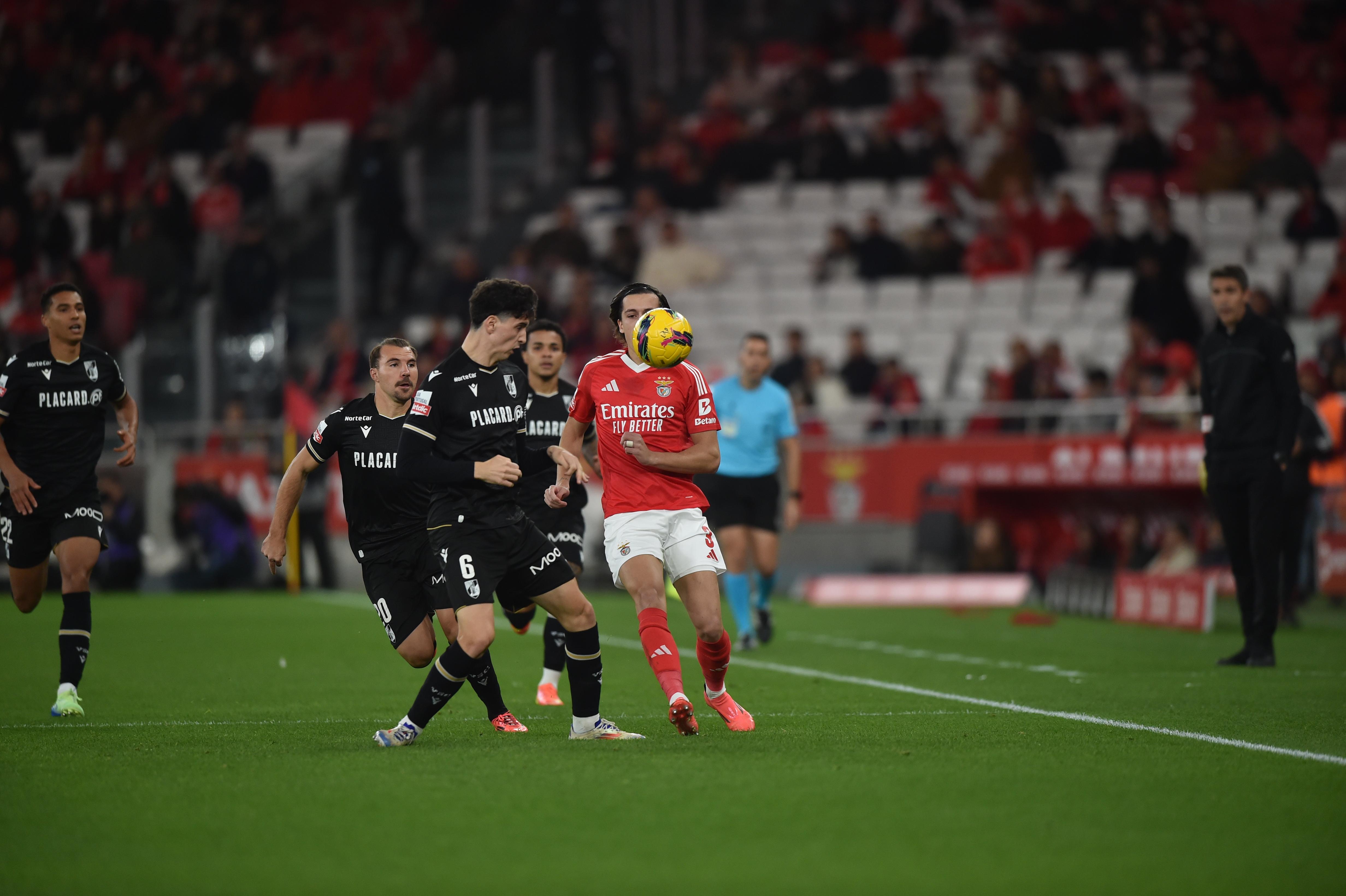 Benfica Triumphs Over Vitória SC with Akturkoglu’s Stunning Goal