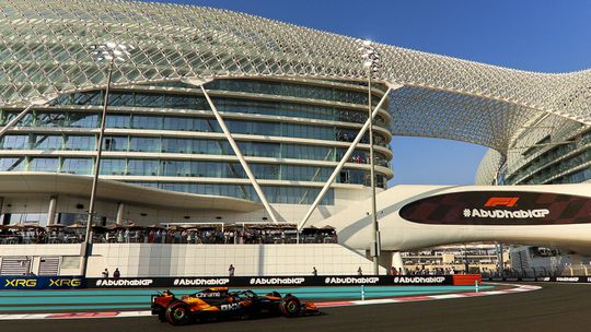 Piastri foi o mais rápido no último treino do ano no circuito Yas Marina