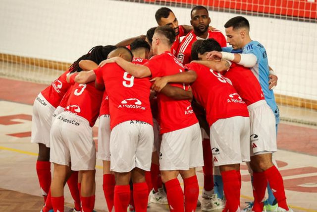 Benfica aplica dez em casa (outra vez) e mantém liderança partilhada