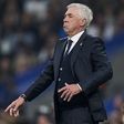 Carlo Ancelotti, treinador do Real Madrid, com ar de reprovação