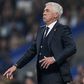 Carlo Ancelotti, treinador do Real Madrid, com ar de reprovação