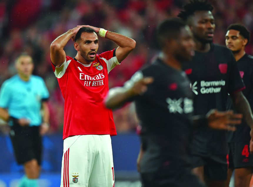 Reação de Pavlidis depois de o Leverkusen ter marcado na Luz. Alemães venceram por 1-0 — Foto: Miguel Nunes