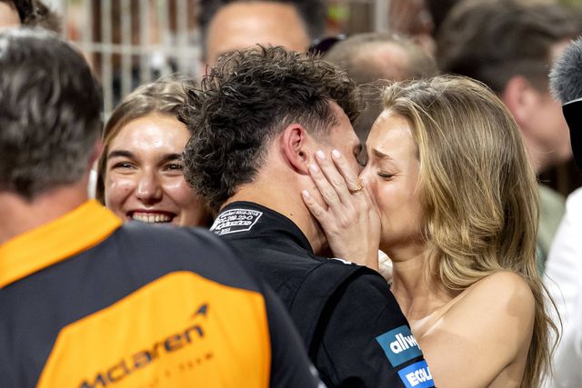 Lando Norris e Margarida Corceiro celebram conquista com um beijo - Foto: IMAGO